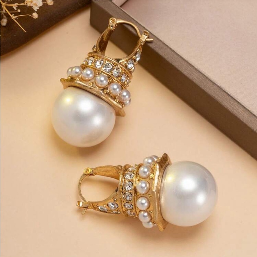 Elegant Gold and Pearl Drop Earrings - Picture 4 of 4